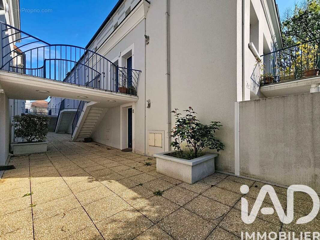 Photo 5 - Appartement à BUSSY-SAINT-GEORGES