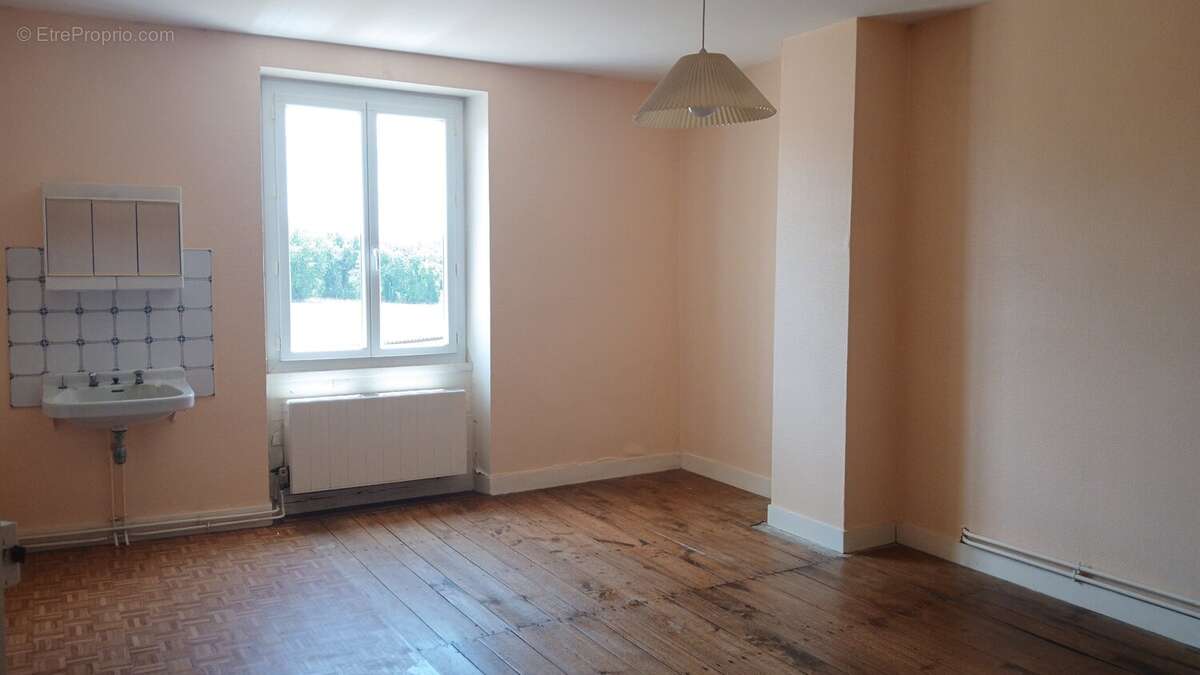 Maison 135 m² à Villebois-Lavalette  - photo 8