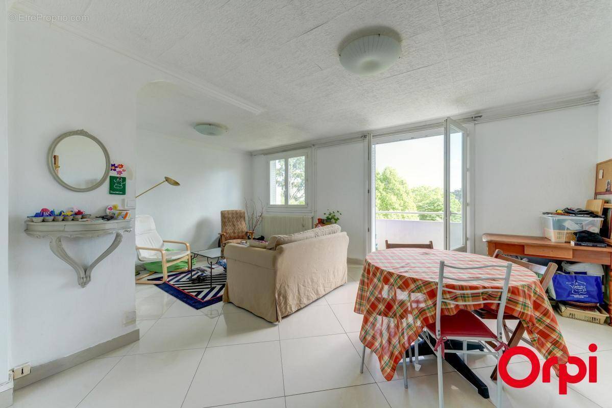 Appartement à BRON