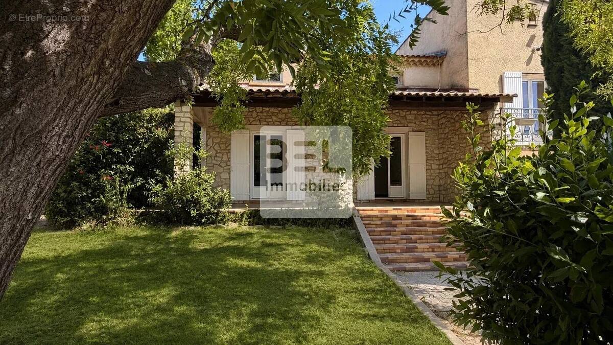 Maison à MORIERES-LES-AVIGNON