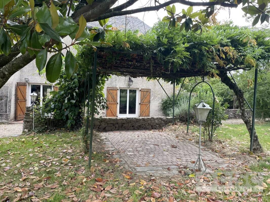 Maison à MIRANDOL-BOURGNOUNAC
