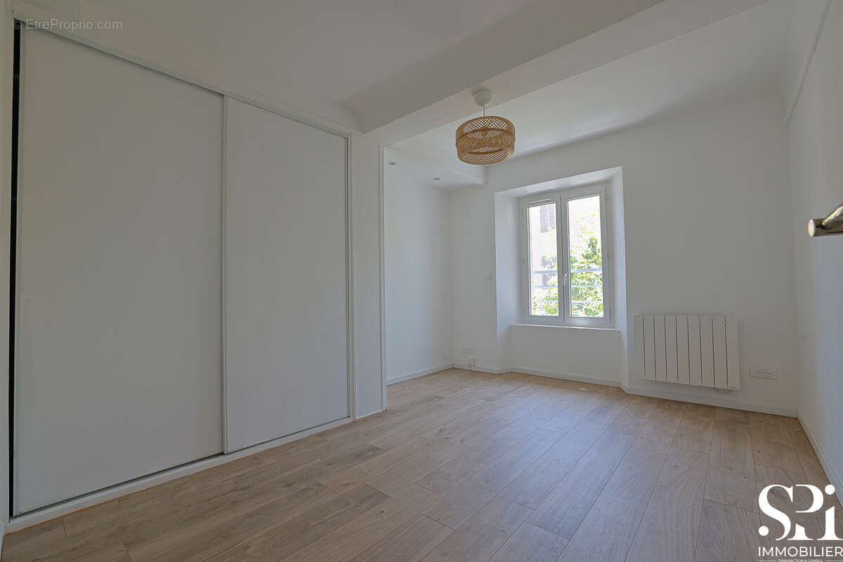 HYERES CENTRE- Appartement T3 62m2 Rénové - photo 9