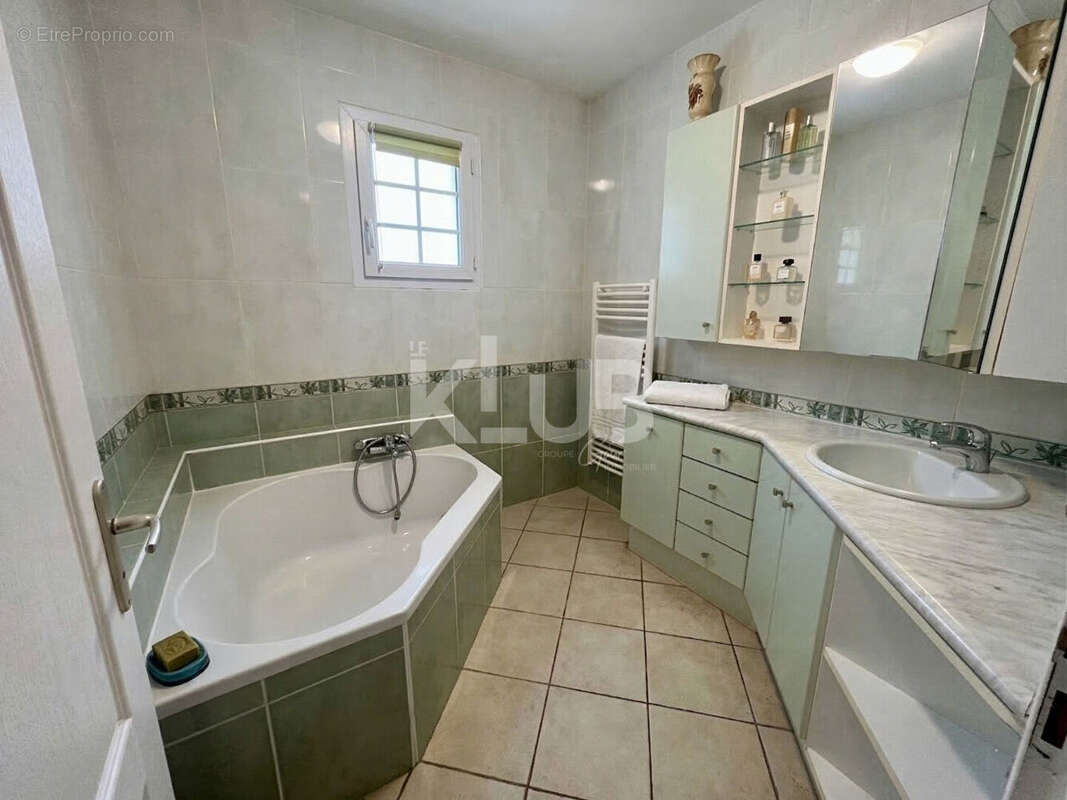 Maison à LA VALETTE-DU-VAR