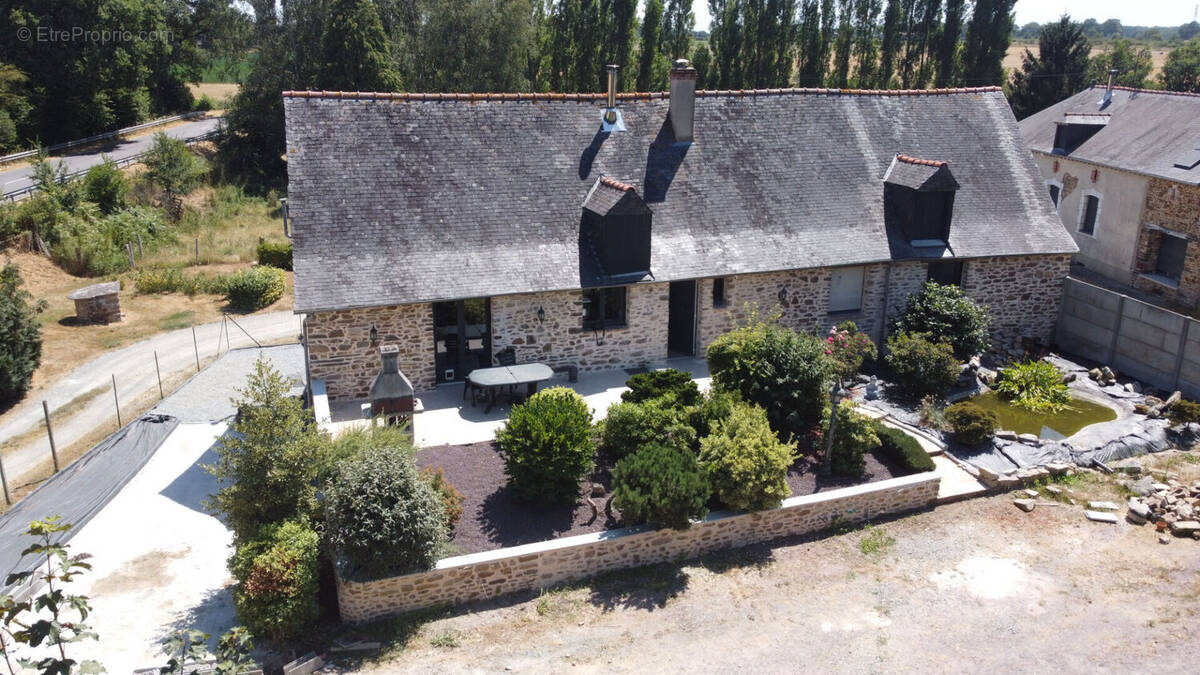 Maison à ARGENTRE-DU-PLESSIS