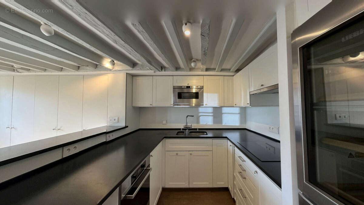 Appartement à PARIS-1E