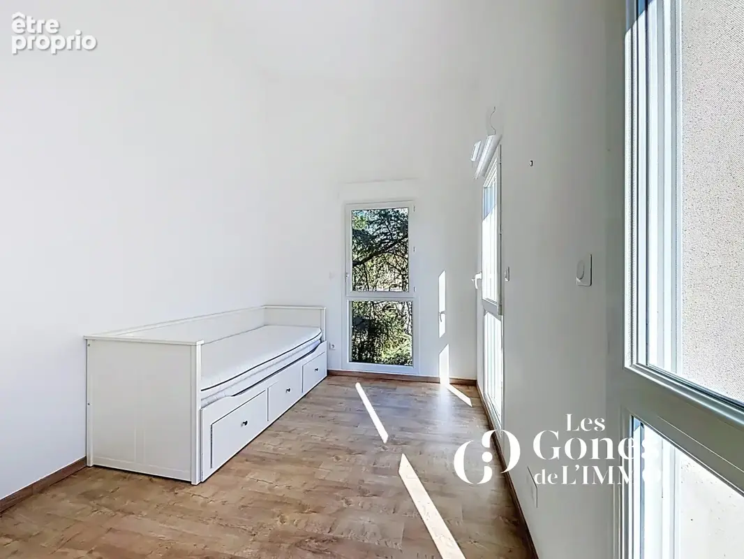 CRAPONNE   Un duplex familial de 102 m2 avec 3 chambres et deux terrasses - photo 13