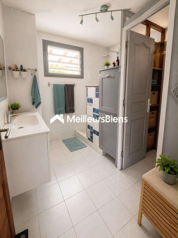 Maison De type T5 avec bungalow T3 et piscine dans environnement de qualité - photo 9