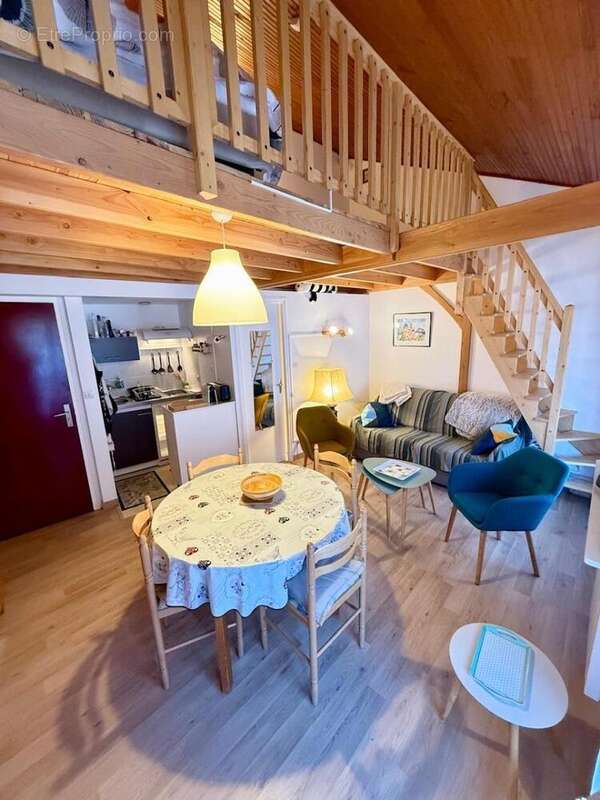   - Appartement à AX-LES-THERMES