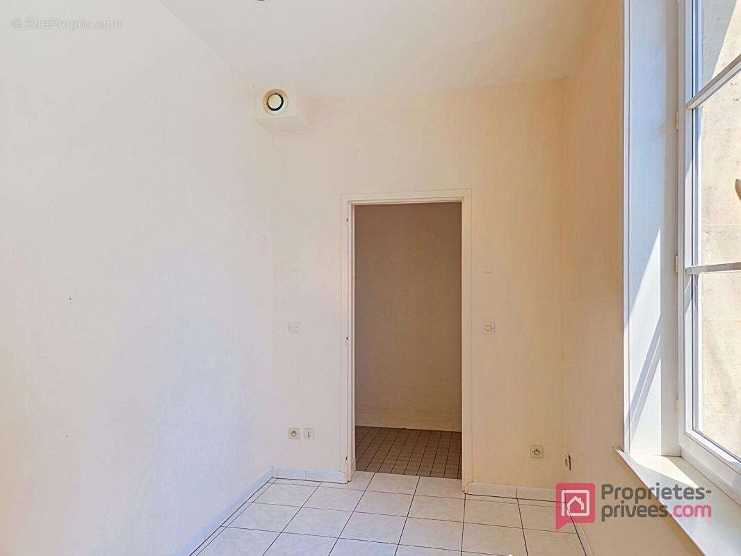 Appartement en rez-de-chaussée avec cour et 2 stationnements - photo 7