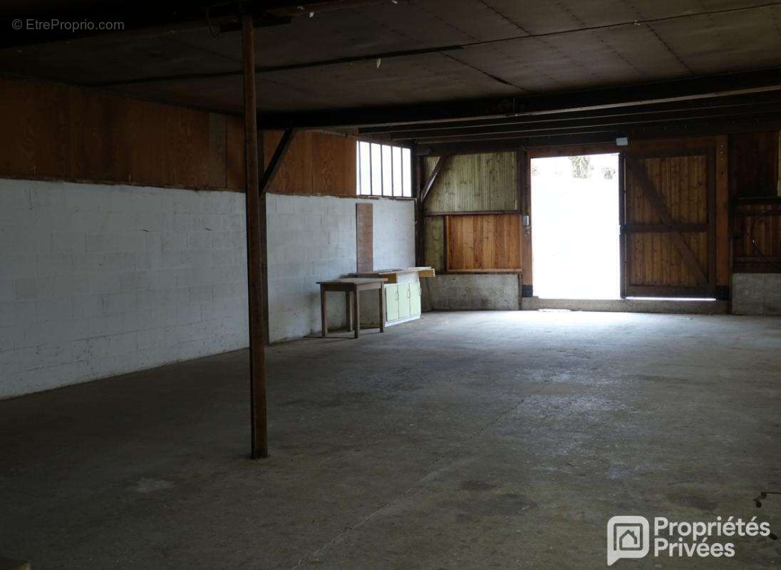 Maison de village et annexes - photo 18