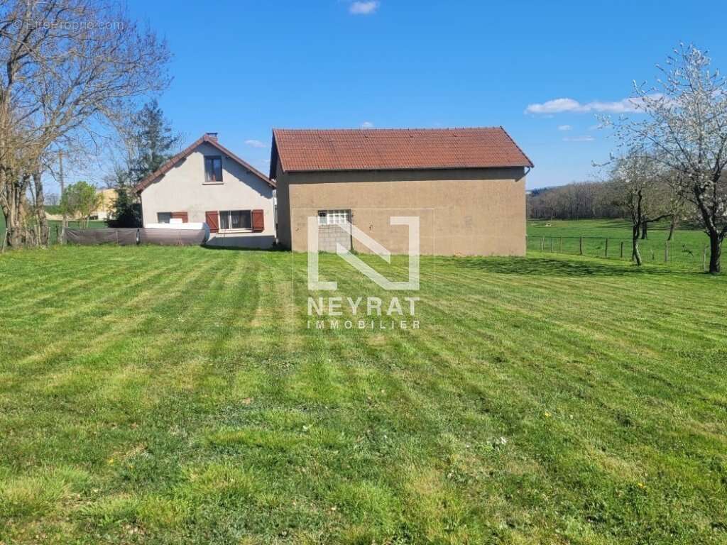 Maison à SAINT-LEGER-SUR-VOUZANCE