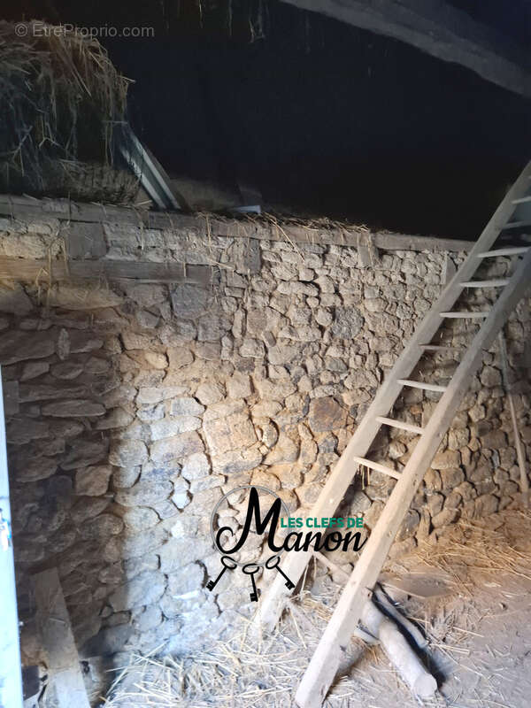 Parking à BESSINES-SUR-GARTEMPE