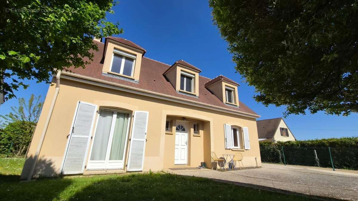 Maison à ETAMPES