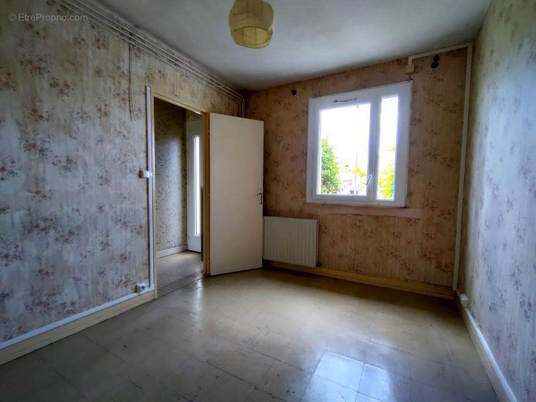 Maison à CREVECOEUR-LE-GRAND