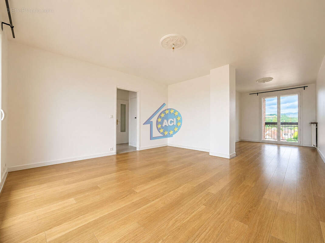 Appartement F4 - Mantes-la-Jolie - 77 m² - garage - cave - balcon - photo 2
