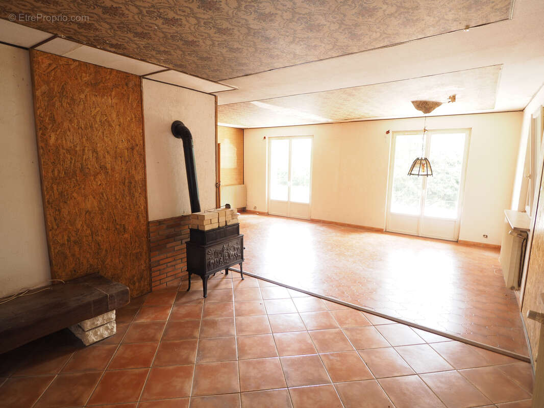 Maison familiale de 5 chambres, sur 12,80 ares avec piscine à 10 minutes de Belfort (REF VB3791) - photo 3