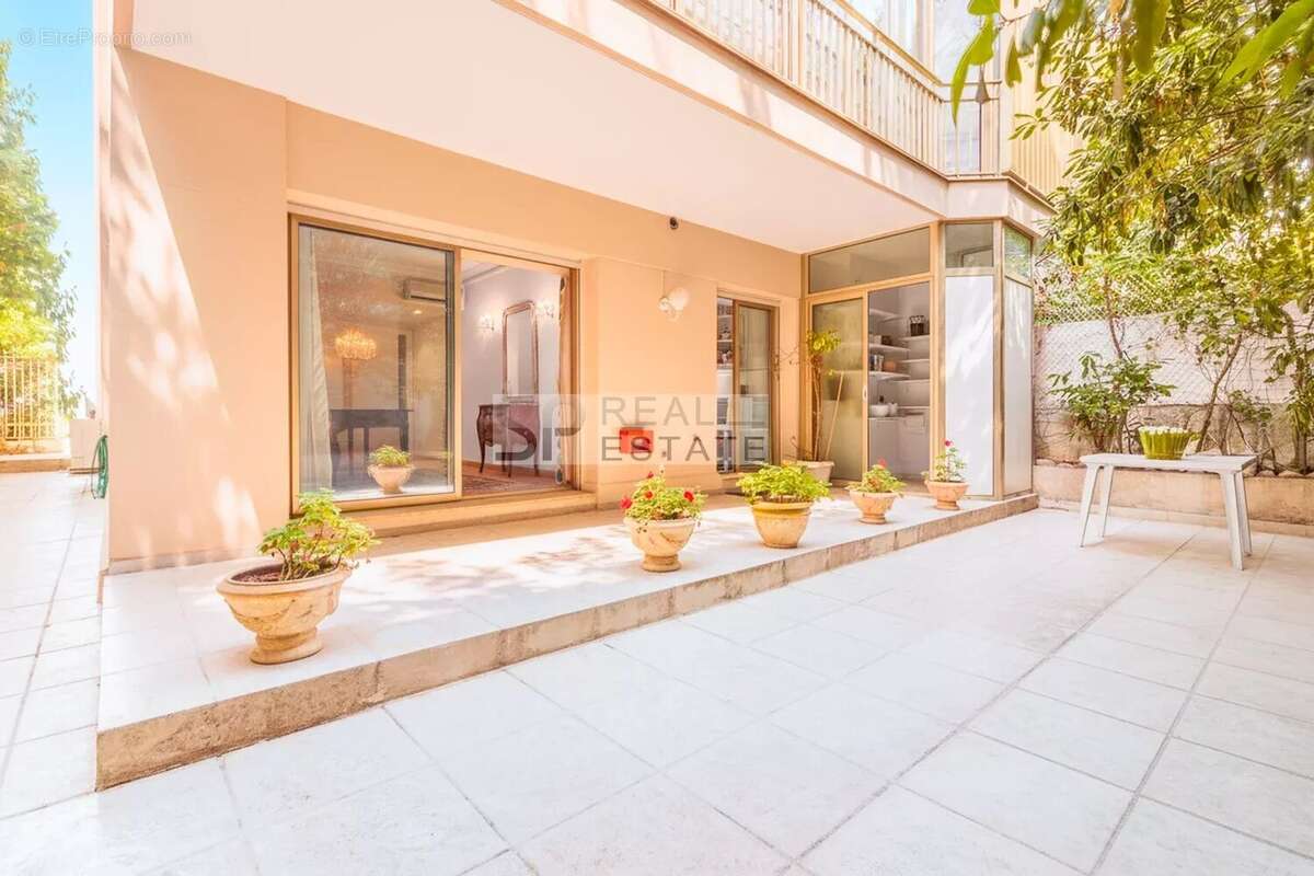 Appartement à VALLAURIS