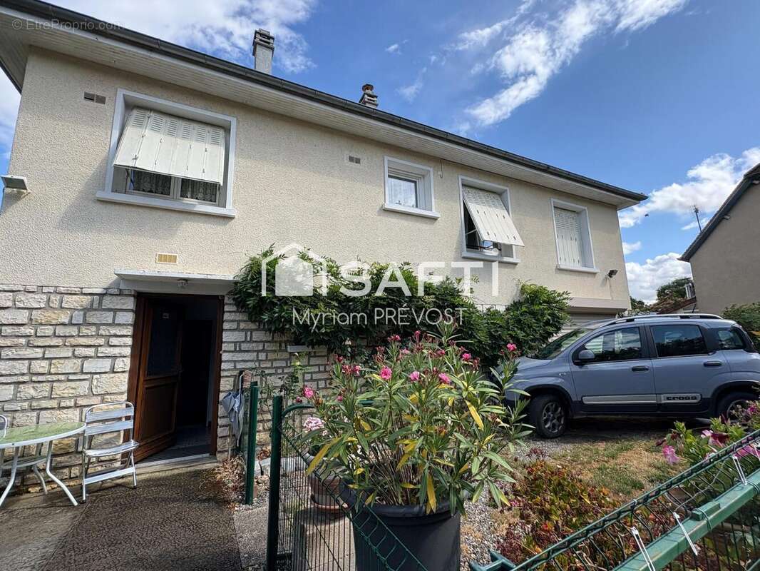 Maison 109 m² à Saint-Hilaire-En-Lignieres  - photo 3