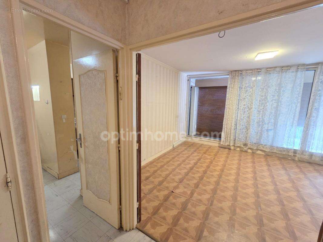 Sarcelles - Place Charcot - Appartement 3 pièces - 72 m2 - Balcons - 1er étage - 142 000 € FAI - photo 7