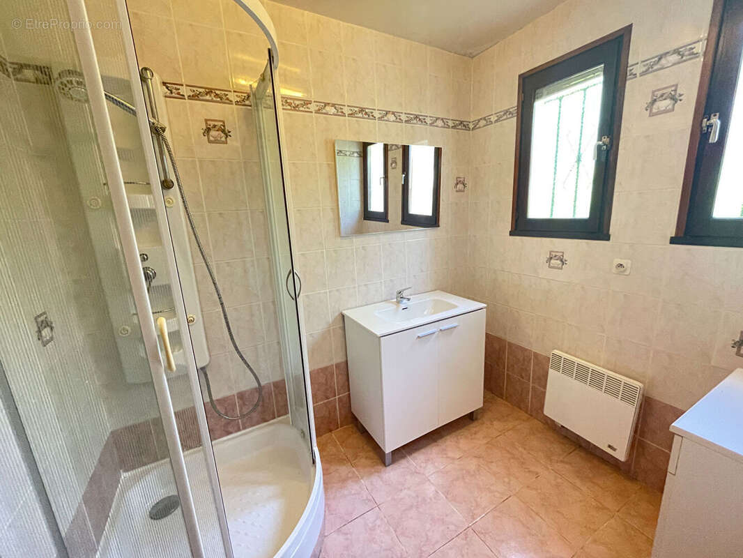 Maison de plain-pied + jardin à Dausse - photo 6