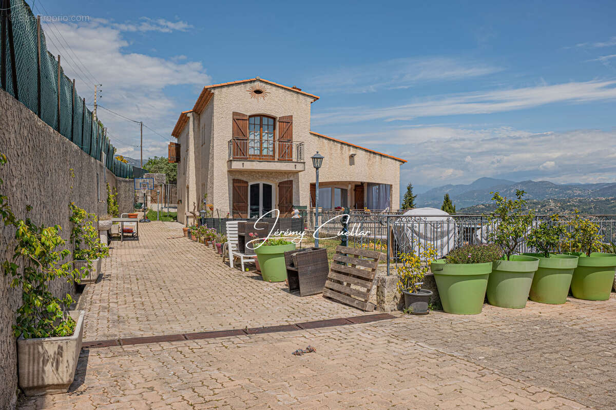 Appartement à SAINT-LAURENT-DU-VAR