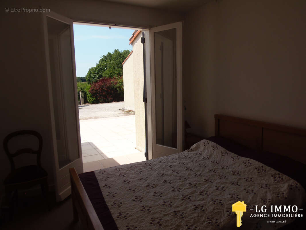 Maison de plain pied avec 4 chambres piscine et belle vue sur l'estuaire de la Gironde. - photo 22