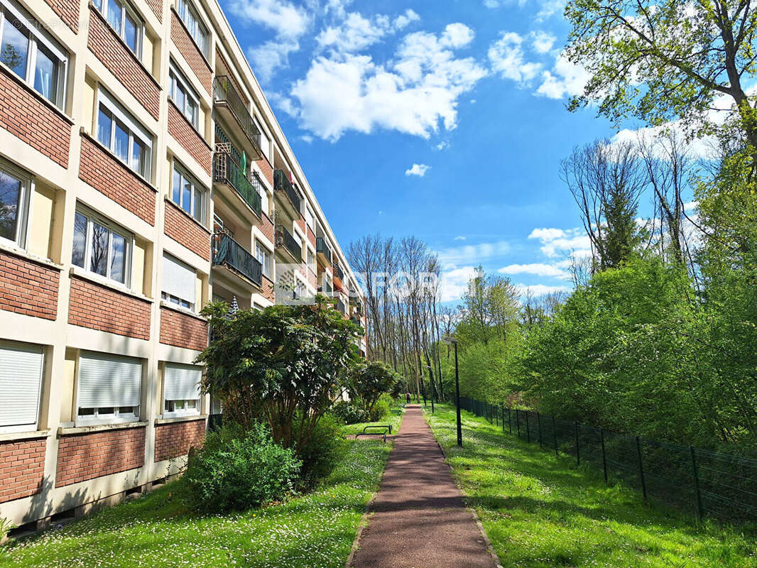 Appartement à VERNEUIL-SUR-SEINE