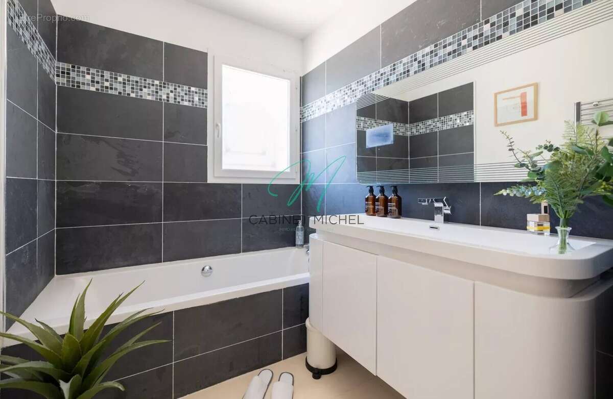 Maison à ROQUEFORT-LES-PINS