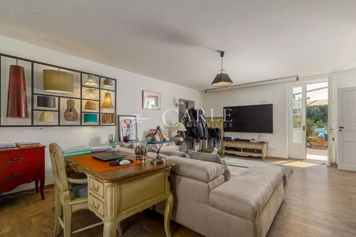 Maison à SAINT-BONNET-DE-MURE