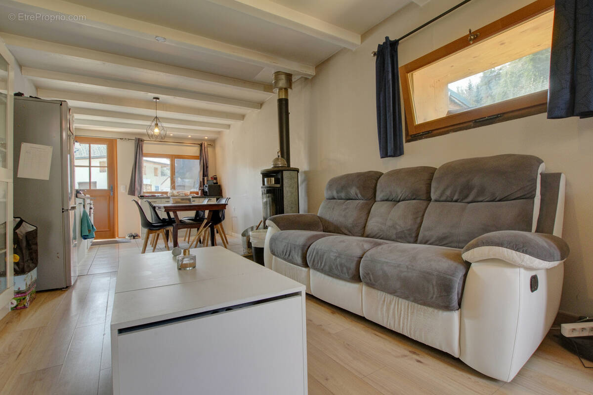 Maison à LESCHERAINES