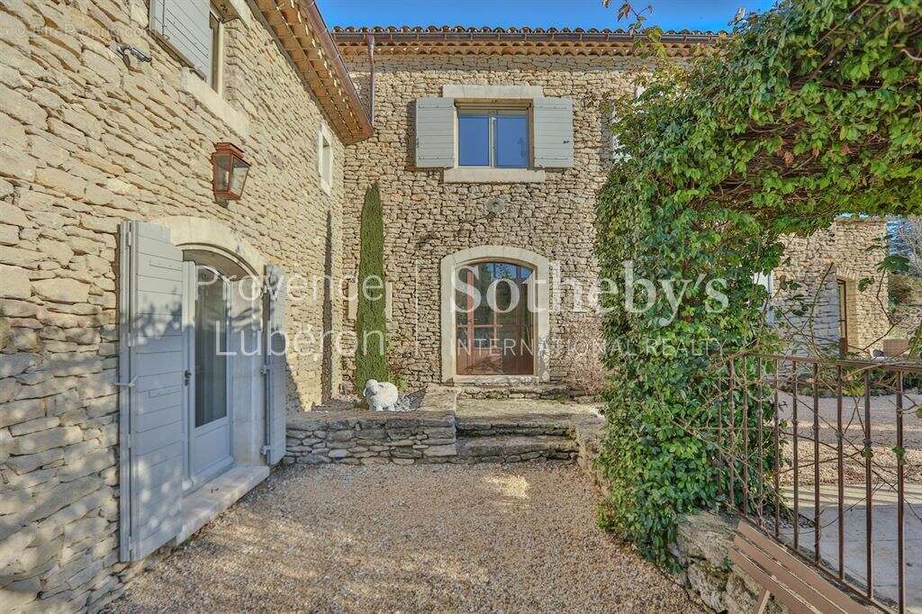Maison à GORDES