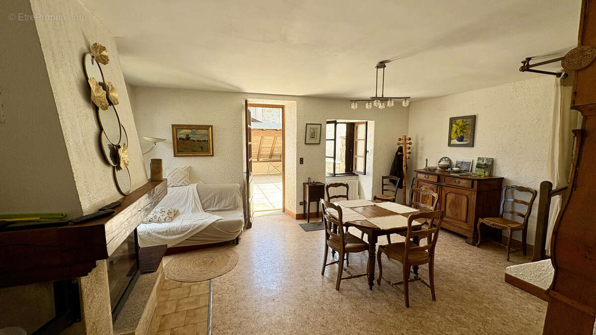 Maison à MONTROZIER