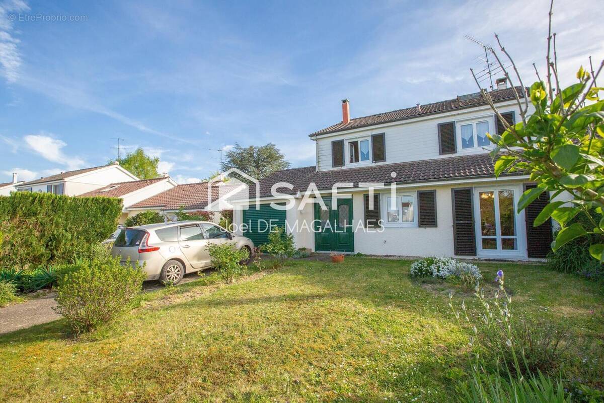 Photo 1 - Maison à LE MESNIL-SAINT-DENIS