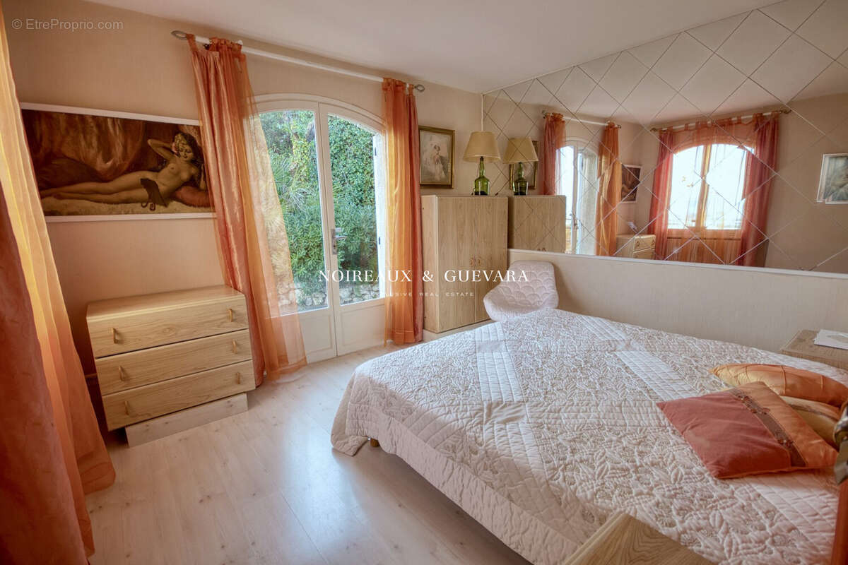 Maison 290 m² à Mandelieu-La-Napoule  - photo 8
