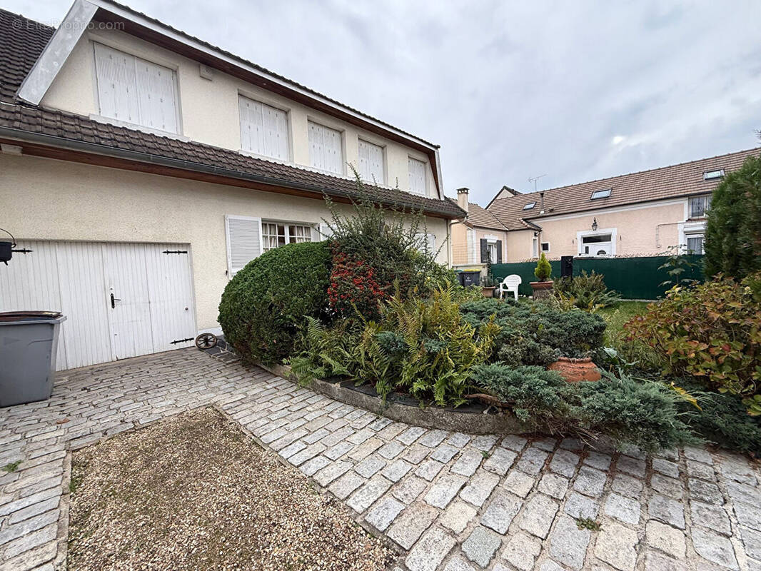 Maison à BRIE-COMTE-ROBERT