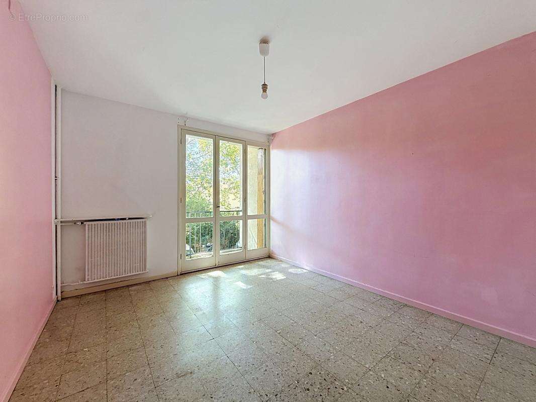 Avignon extra-muros proche rempart - t5 - terrasse - garage - photo 7