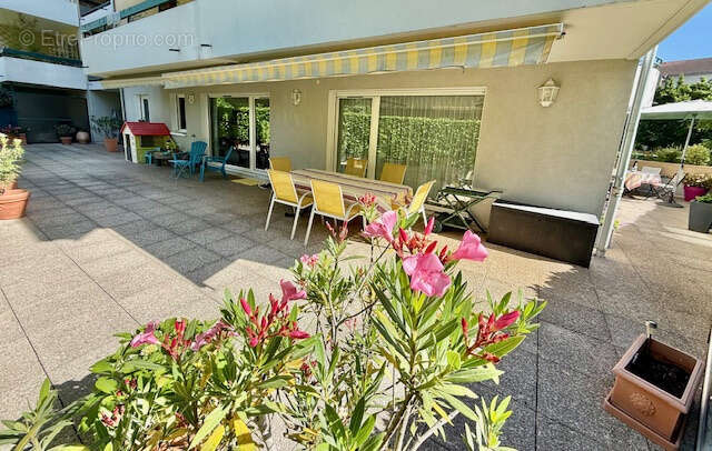 Ferney voltaire, t4 132m2 hab. + 122m2 terrasse + garage + cave + pk - photo 2