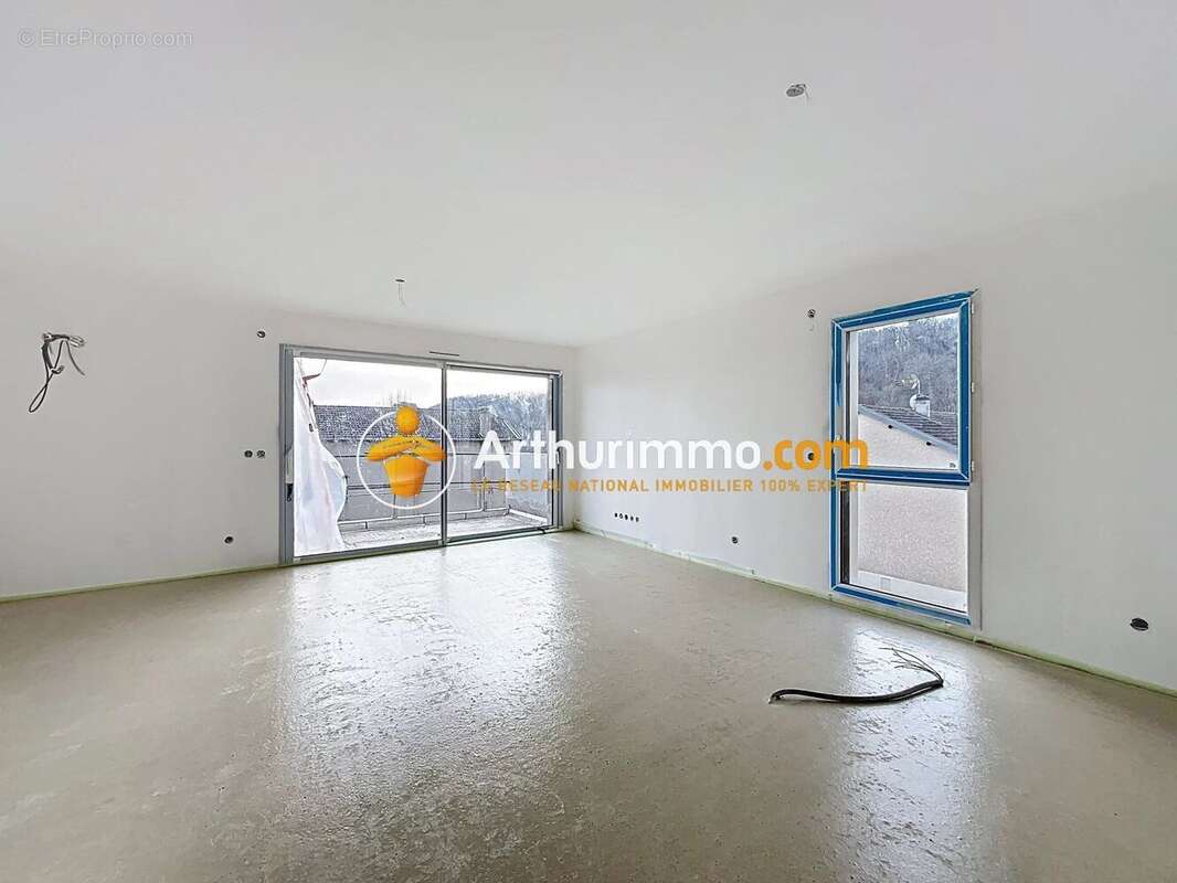 Appartement à VAULX-MILIEU
