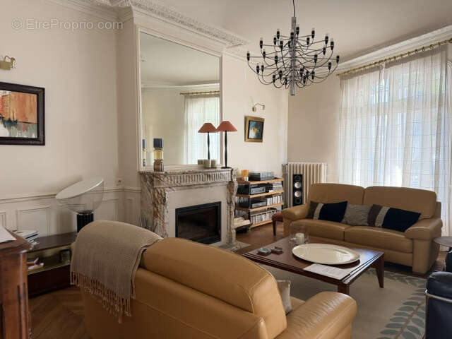 ORLEANS-DUNOIS- Elégante maison bourgeoise de 250m2 avec garage et jardin- - photo 21