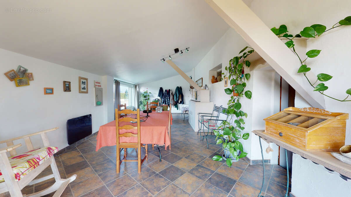 Maison à CHANOZ-CHATENAY