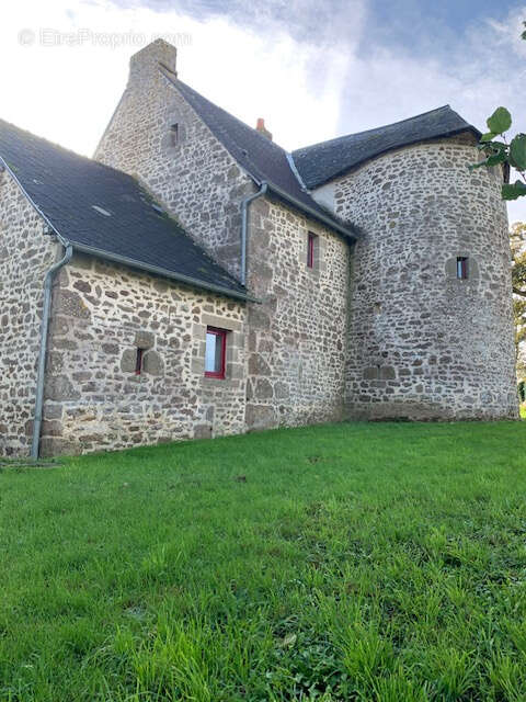 Maison à AMBRIERES-LES-VALLEES