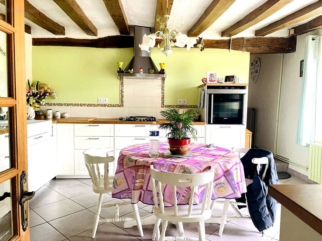 Longère en pierre 180 m² avec dépendances / Charme de l'ancien à Cussay - photo 6