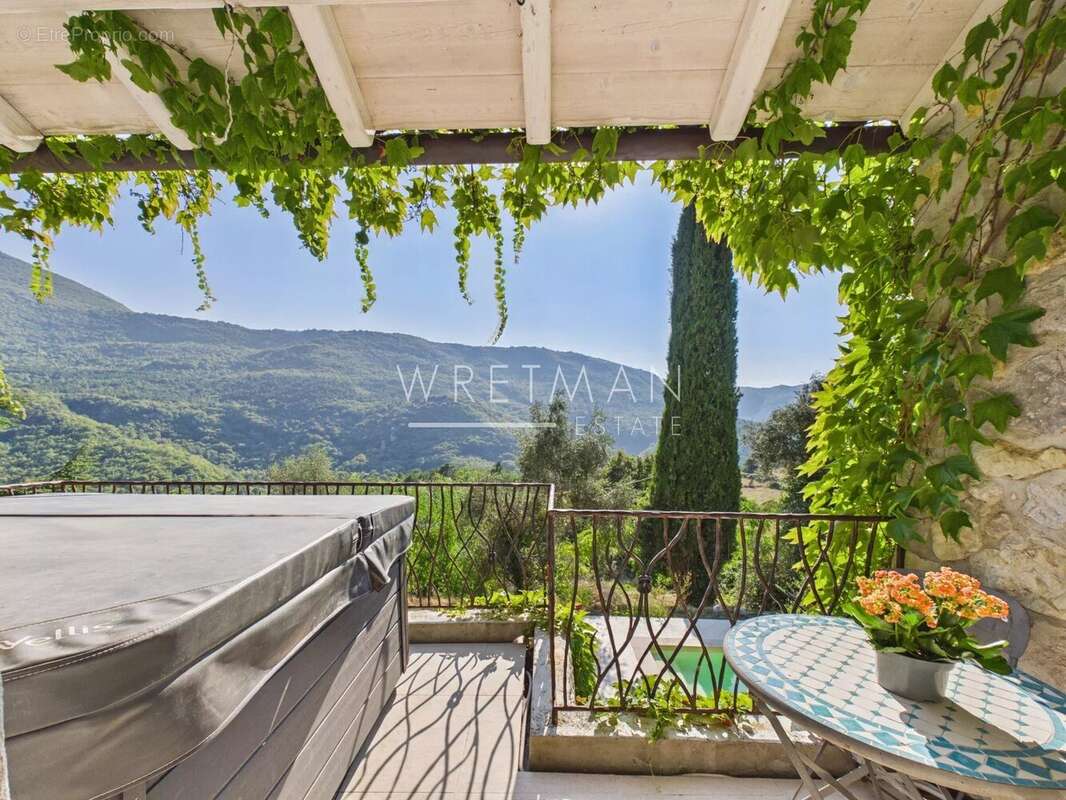 Maison en pierre avec piscine, jacuzzi et panorama exceptionnel - Sospel - photo 2