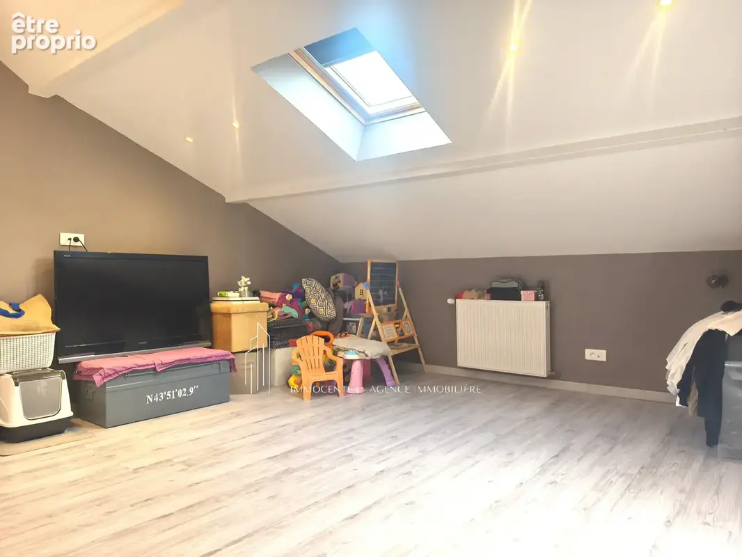 ROMANS-SUR-ISÈRE   Maison familiale avec terrain clos et arboré de 439 m2 - photo 13