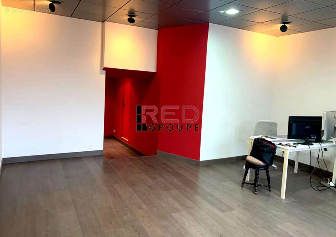 Commerce à EGUILLES