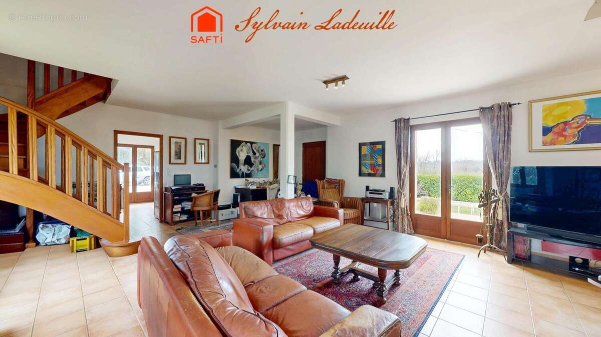 Maison 140 m² à Saint-Laurent-La-Vallee  - photo 4