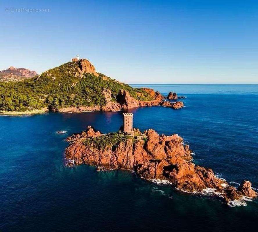 A VENDRE : Studio de 18m2 au Dramont à 5 min à pied de la mer - SAINT RAPHAEL - photo 2
