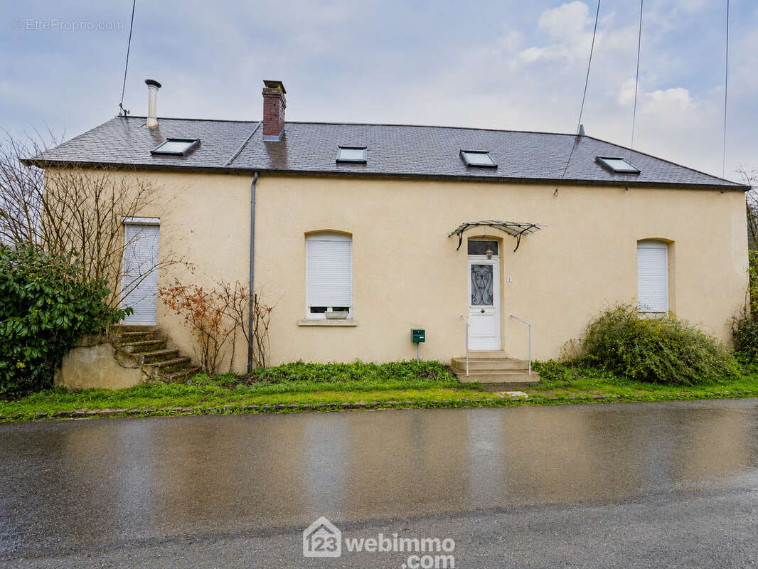 Charmante maison offrant 155 m² habitables aux beaux volumes - Maison à SEPTVAUX