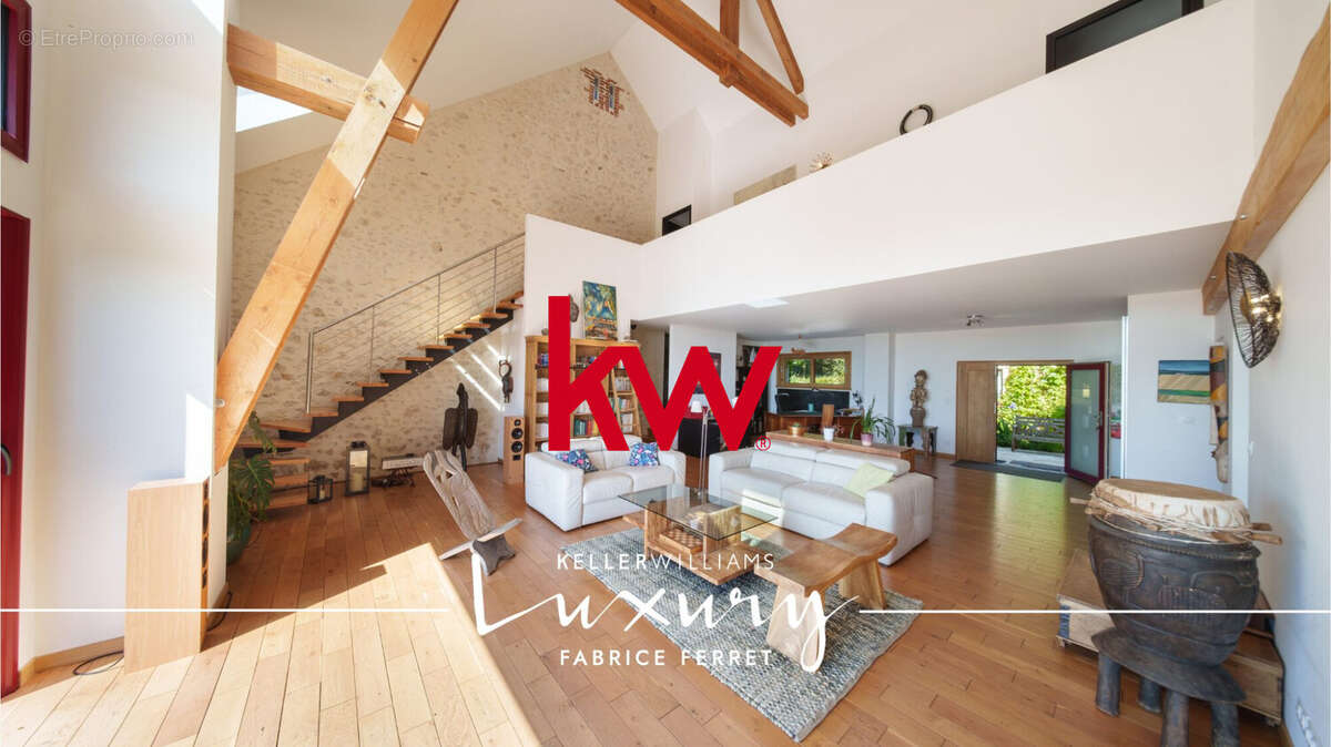Maison 348 m² à Charroux  - photo 7