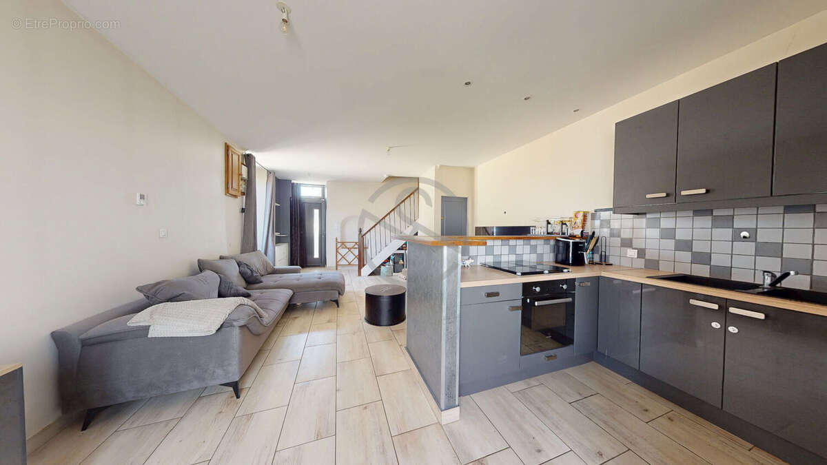LA FRETTE  38260 - Maison familiale 89 m²  - 4 chambres - Terrain constructible de 529 m² - photo 2